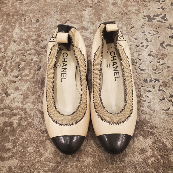 Chanel Interlocking CC Logo Leather Block Heel Pumps 35 - Picture 2 of 9